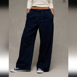American Eagle Cozy Dreamy Drape Low-Rise Ultra Wide-Leg Drawstring Jeans Size M